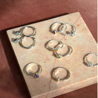 ZILVEREN OORRINGEN MET VIERKANT BLAUWE TOPAAS